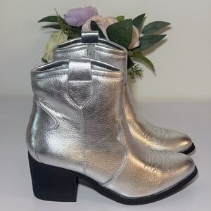Silver Metallic Ankle Boots - Women's Stylish Western-Inspired Booties